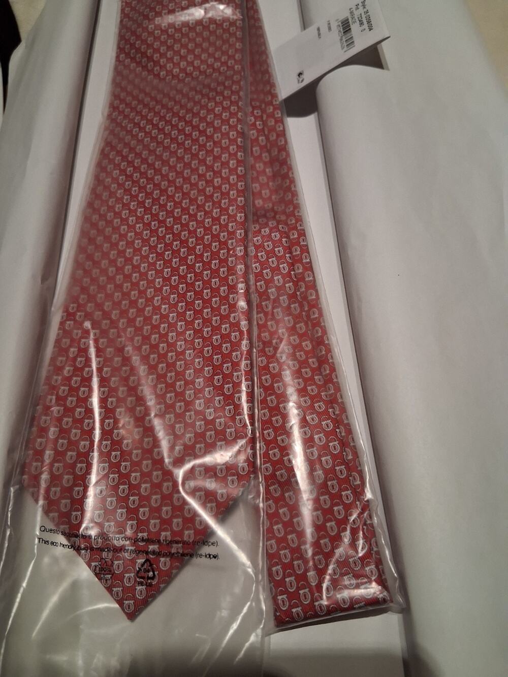 NEW FERRAGAMO SILK RED GANCINI PRINT MIRAGE SILK TIE ITALY